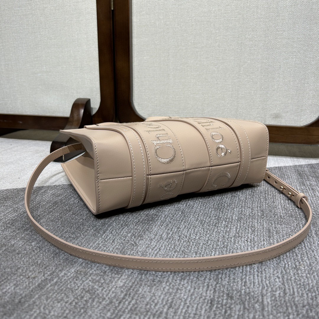 クロエ 極美品 26cm Woody 2WAY 手提げ袋 ショルダーバッグ