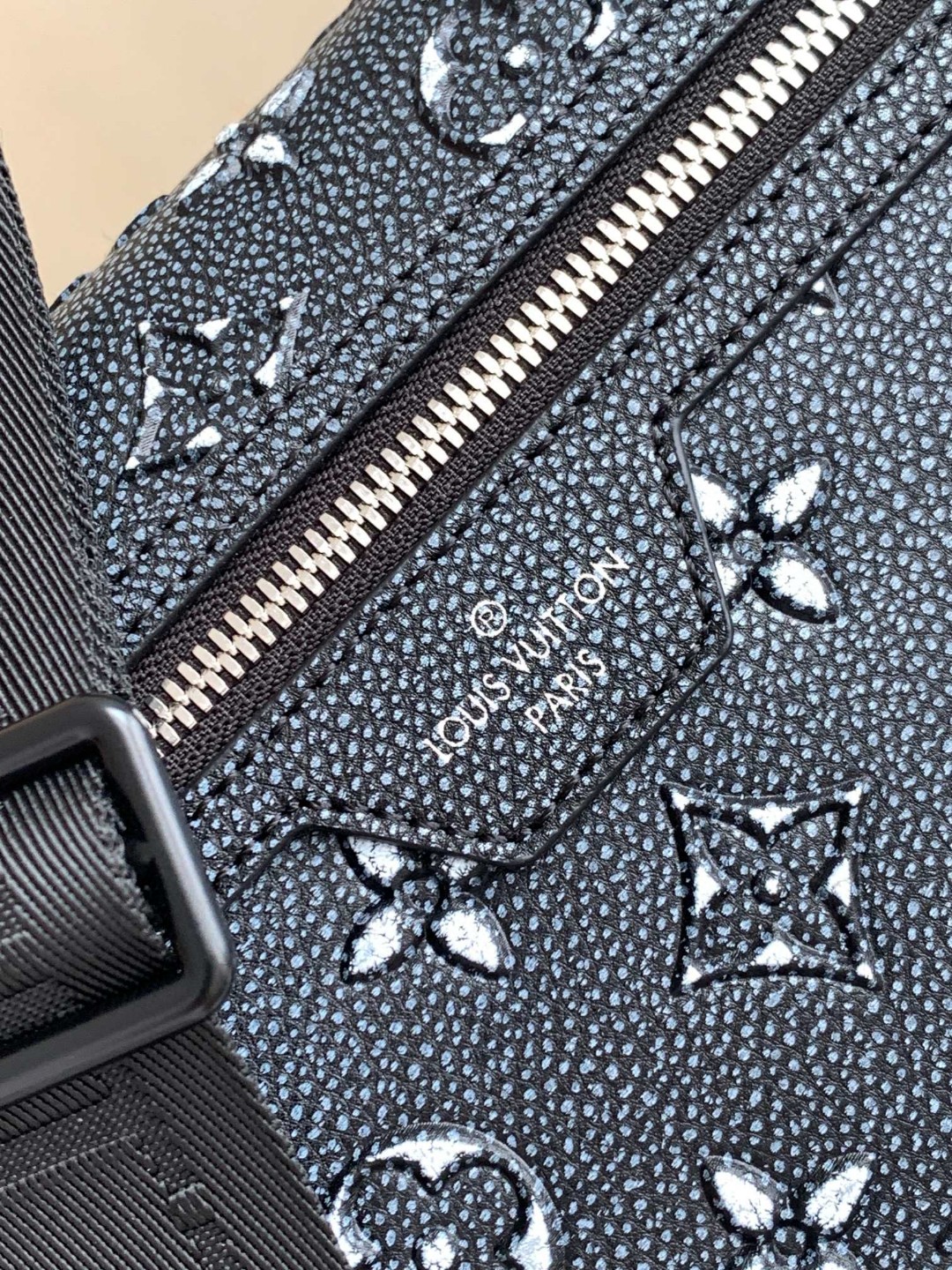 ルイヴィトン 人気商品 Archy メッセンジャーバッグ