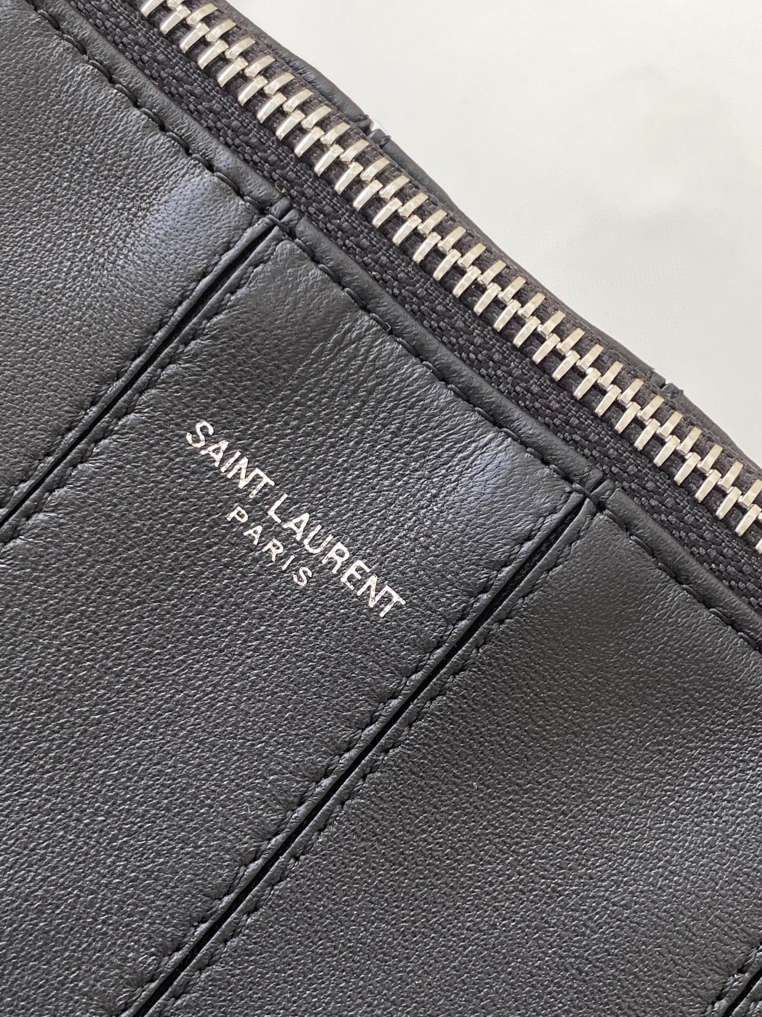 イヴ サンローラン 極美品 Monogramme ショルダーバッグ