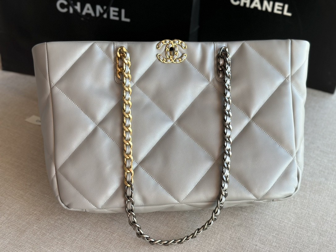 シャネル 超美品 Lamb Skin ショッピングバッグ