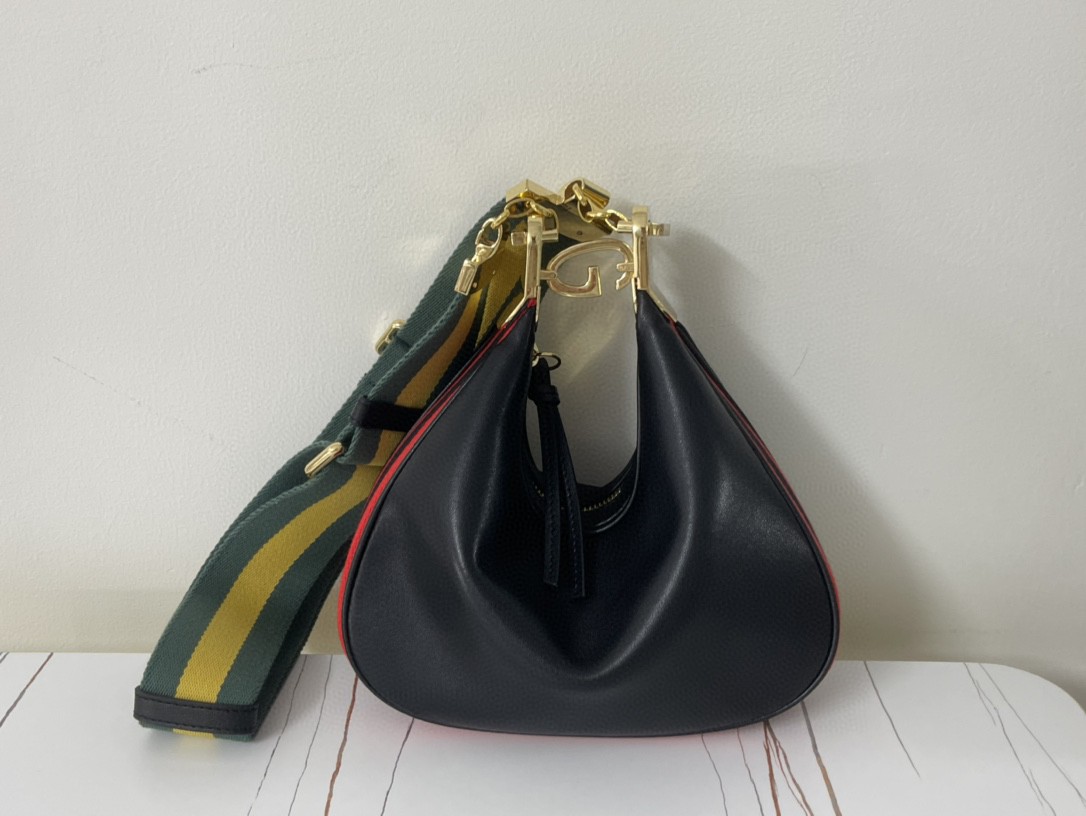 グッチ 2022SSG Attache ショルダーバッグ 2209