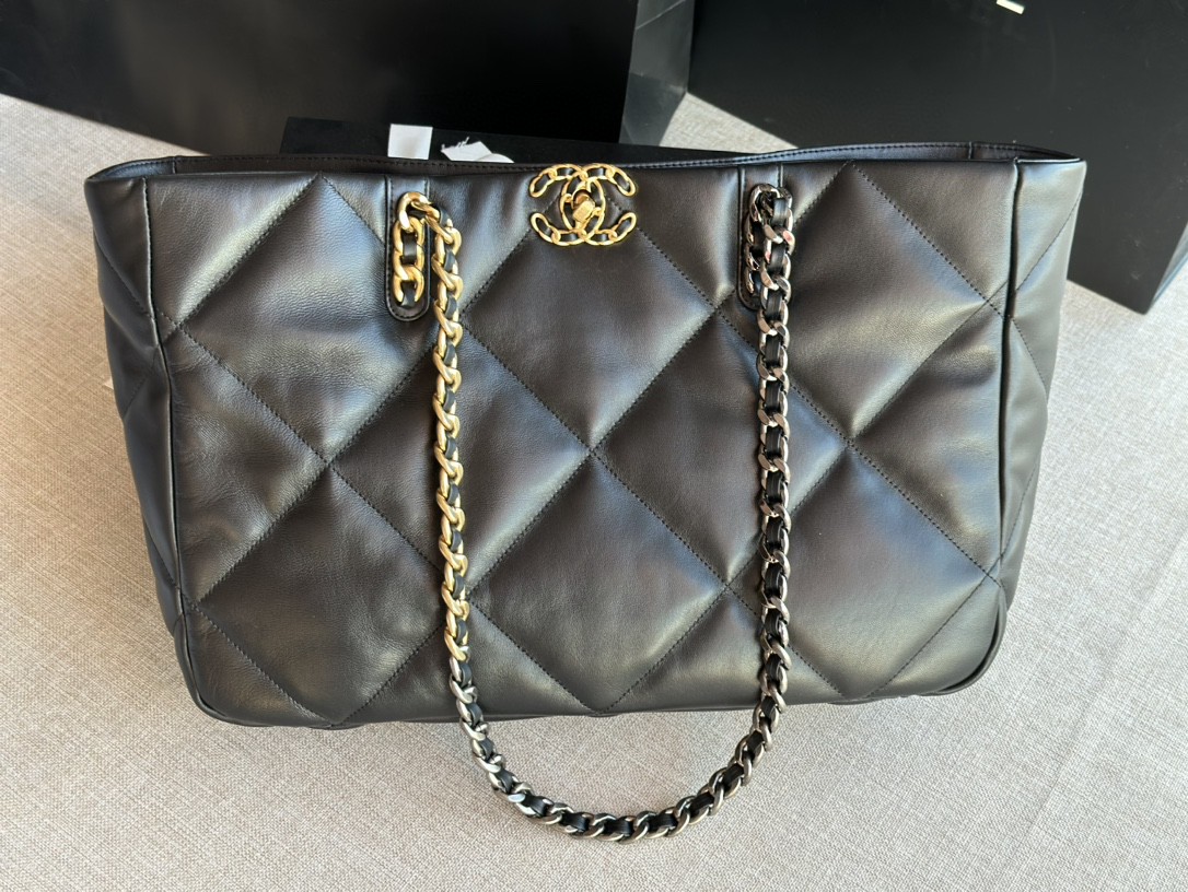 シャネル 超美品 Lamb Skin ショッピングバッグ 2211AADAJ