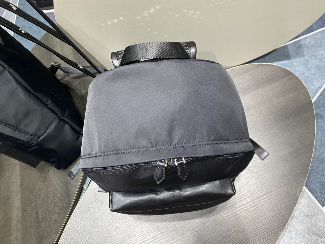 ジバンシィ 極美品 後背包 リュック