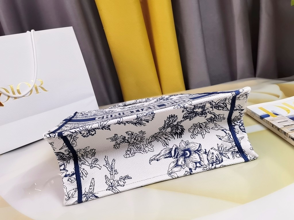 クリスチャンディオール 極美品 36.5cm Jardin Botanique Book Tote 手提げ袋
