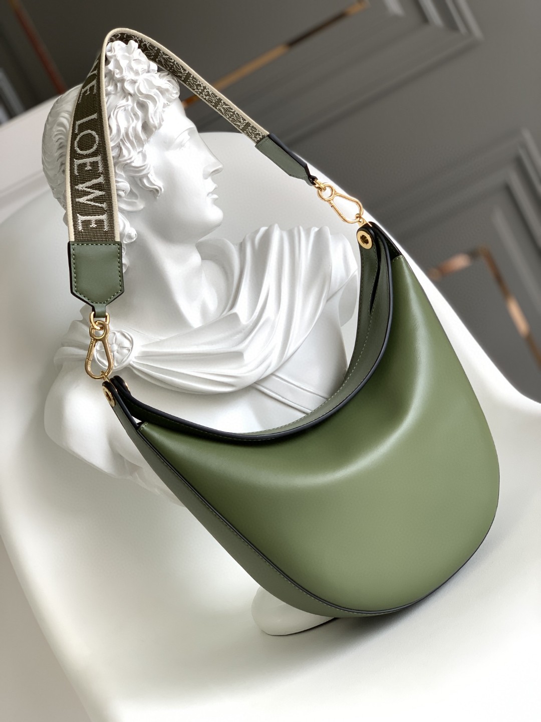 ロエベ 超美品 Luna Hobo ハンドバッグ 2207