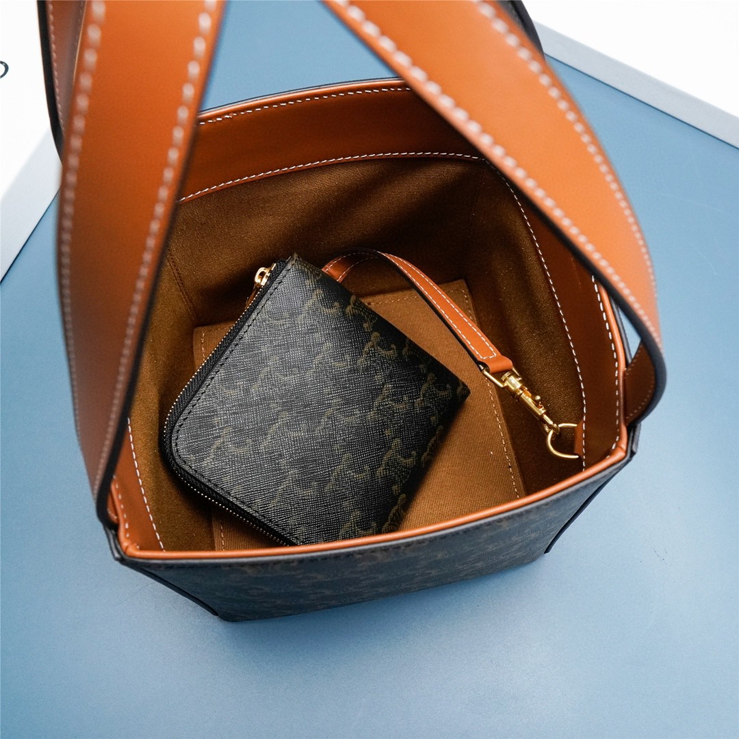 セリーヌ 超美品 triomphe スモール ハンドバッグ