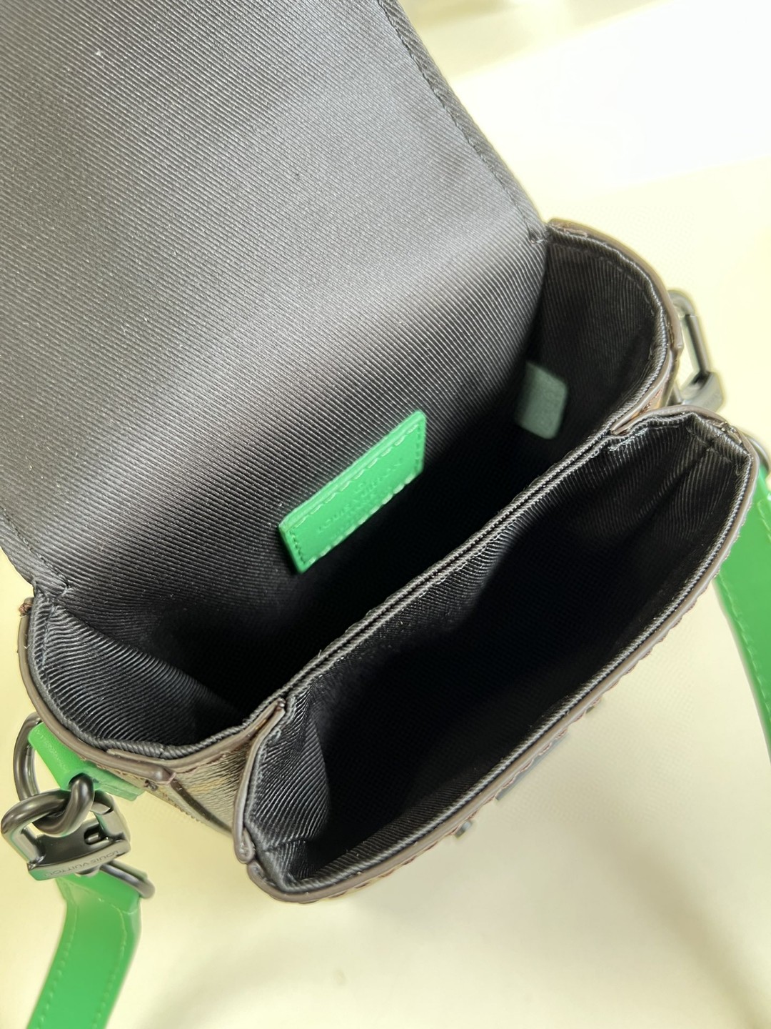 ルイヴィトン完美 S-Lock Vertical Wearable ミニショルダーバッグ