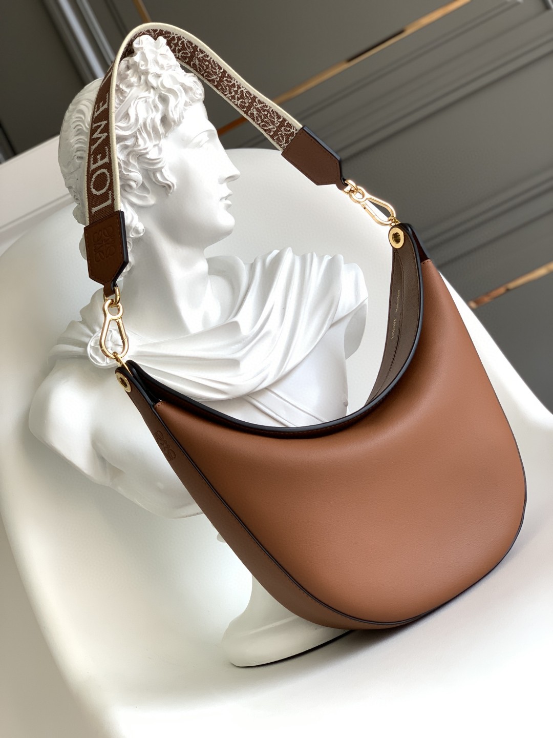 ロエベ 超美品 Luna Hobo ハンドバッグ