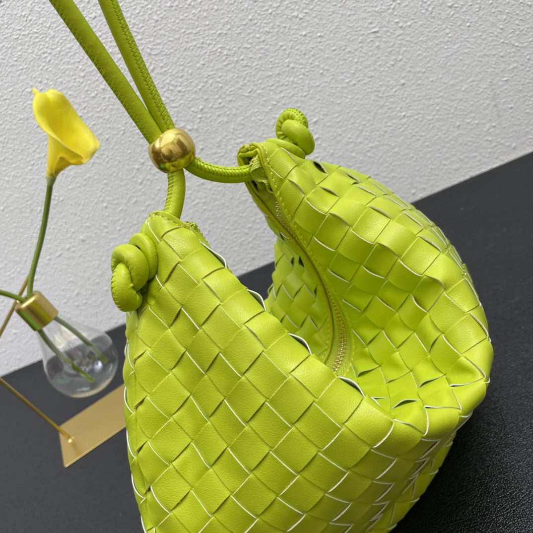 ボッテガヴェネタ 22SSTurn Bag ショルダーバッグ 2207