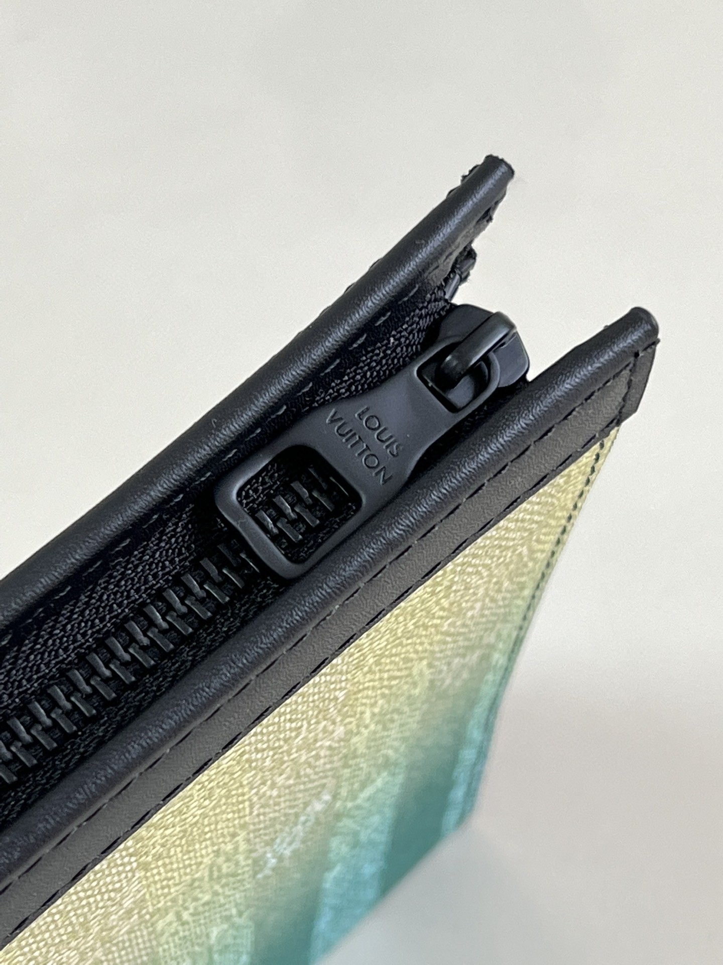 ルイヴィトン 超美品 Pochette Voyage セカンドバッグ