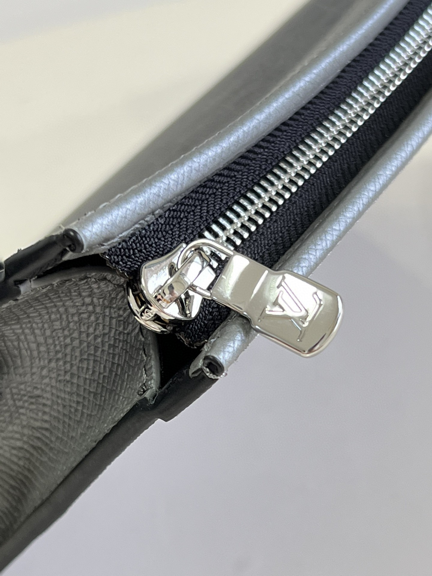 ルイヴィトン 超美品 Pochette Voyage セカンドバッグ