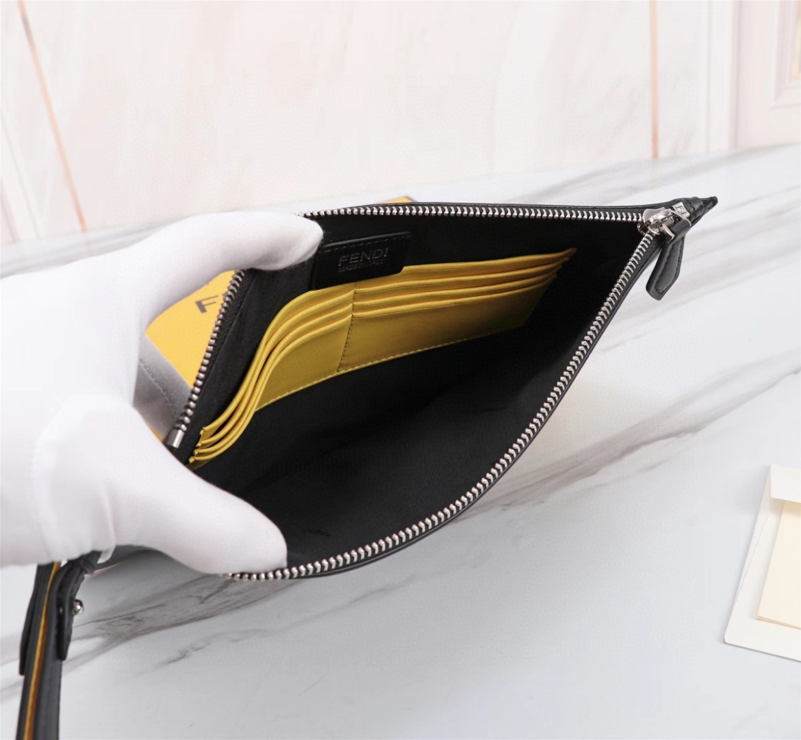 フェンディ 2022秋冬新品 Pouch セカンドバッグ