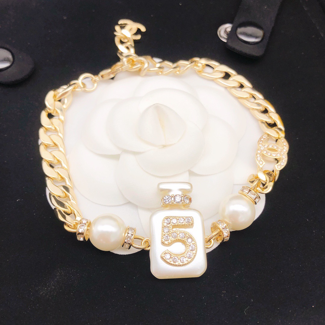 シャネル 人気新品 レスレット カフブレス