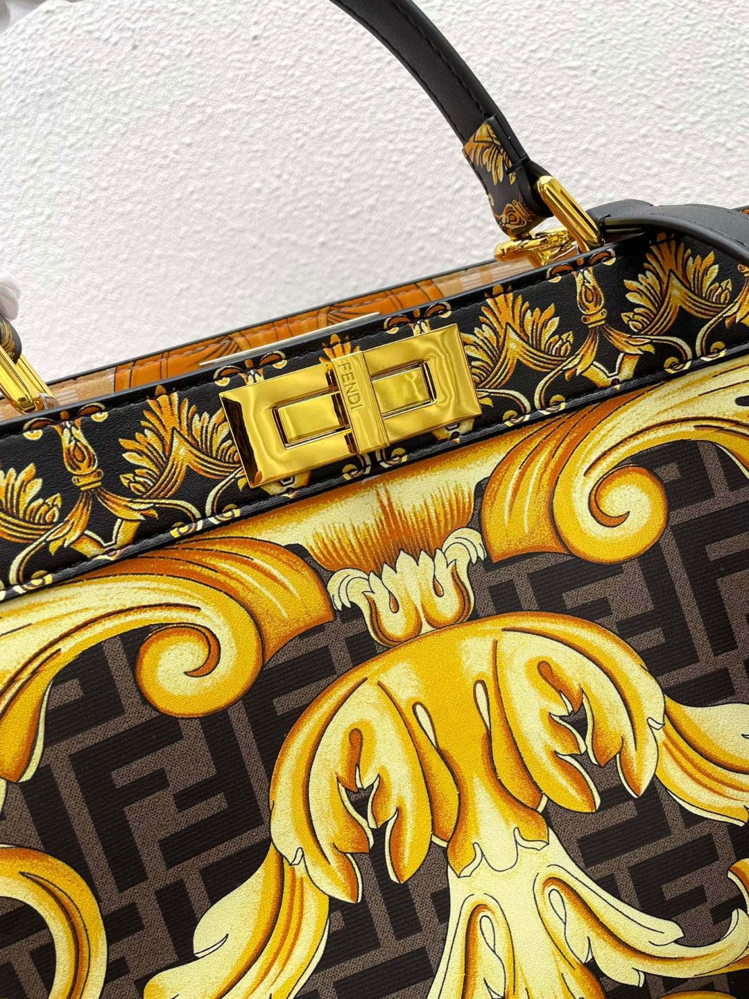 フェンディ×ヴェルサーチ 超美品 Peekaboo ハンドバッグ