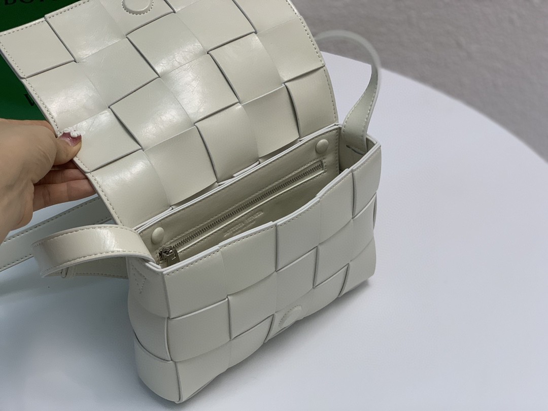 ボッテガヴェネタ 22SS新作 24cm ショルダーバッグ