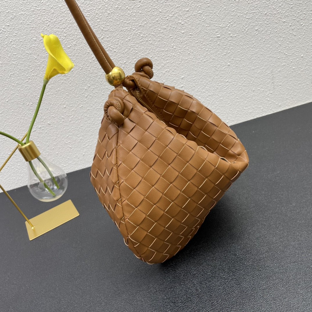 ボッテガヴェネタ 22SSTurn Bag ショルダーバッグ 2207