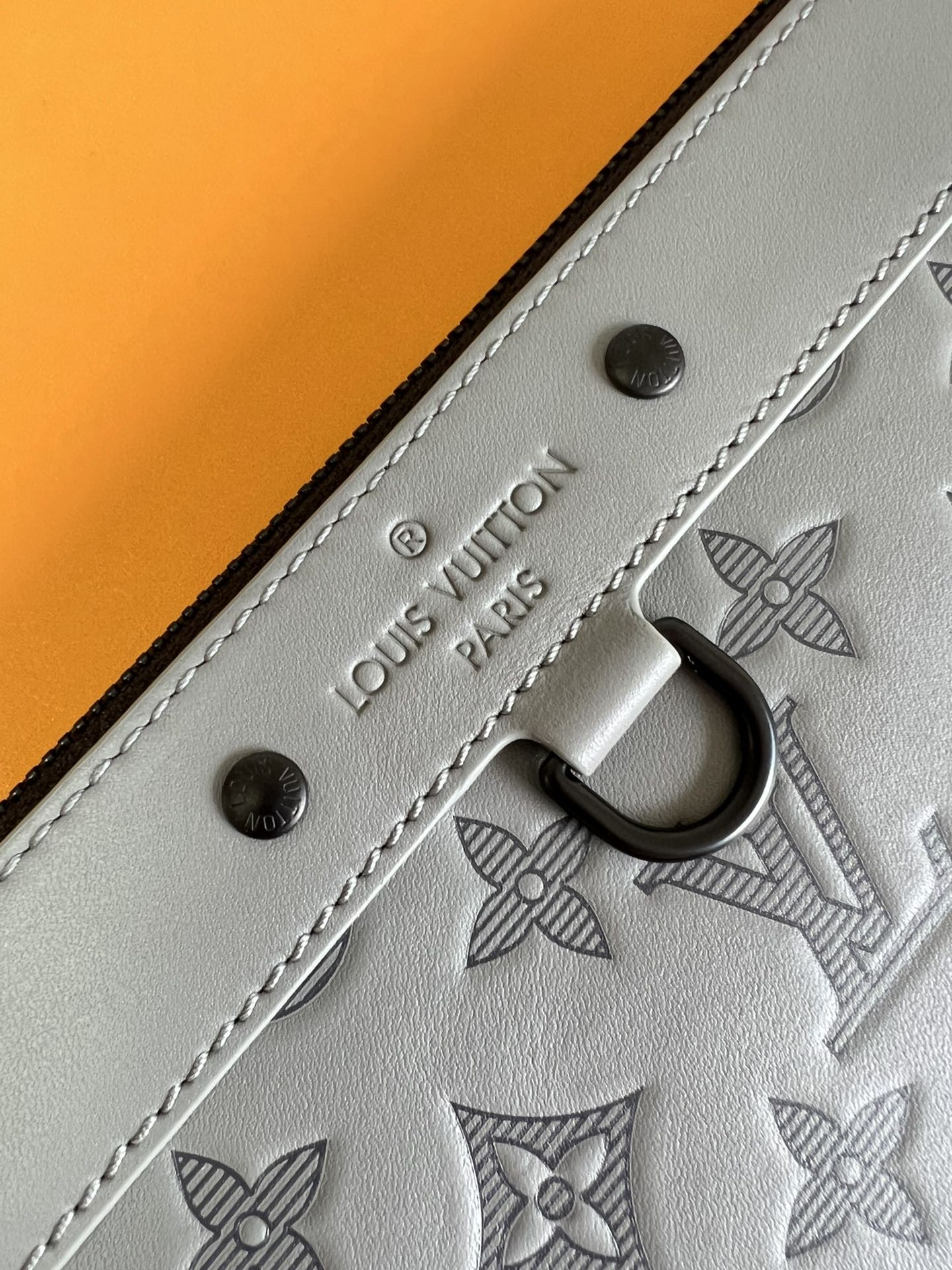 ルイヴィトン 超美品 Discovery Pochette セカンドバッグ