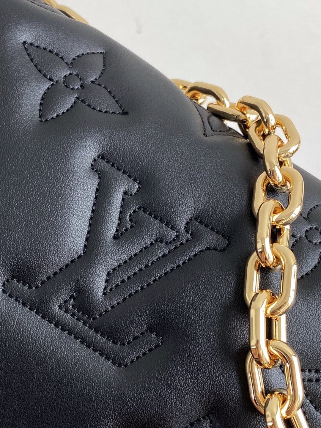 ルイヴィトン 高品質 Wallet on Strap Monogram 2206