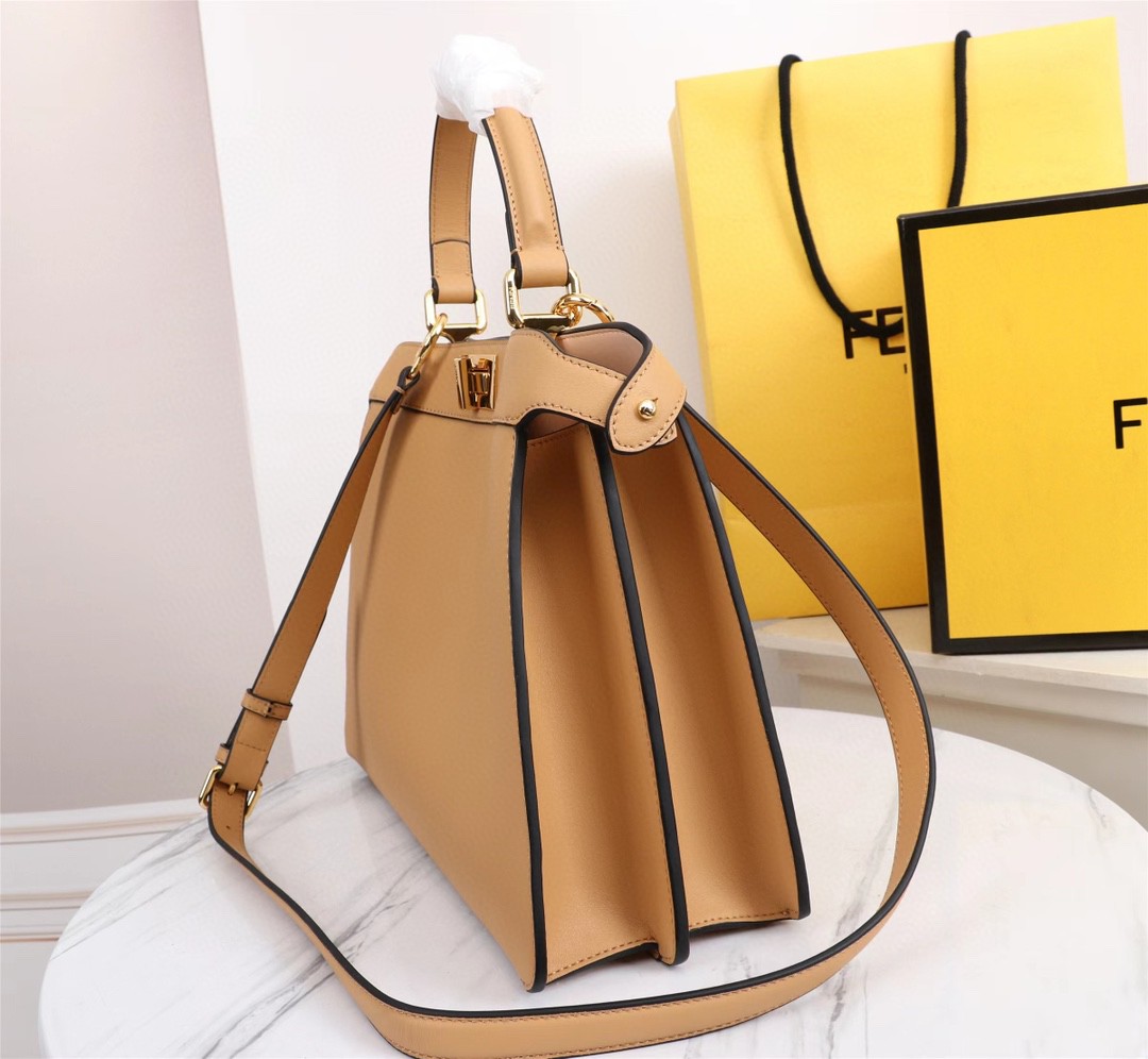 フェンディ 超美品 lconic Peekaboo ISeeU 33.5 ハンドバッグ