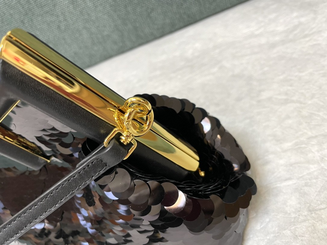 フェンディ 高品質 大サイズ ショルダーバッグ 2206