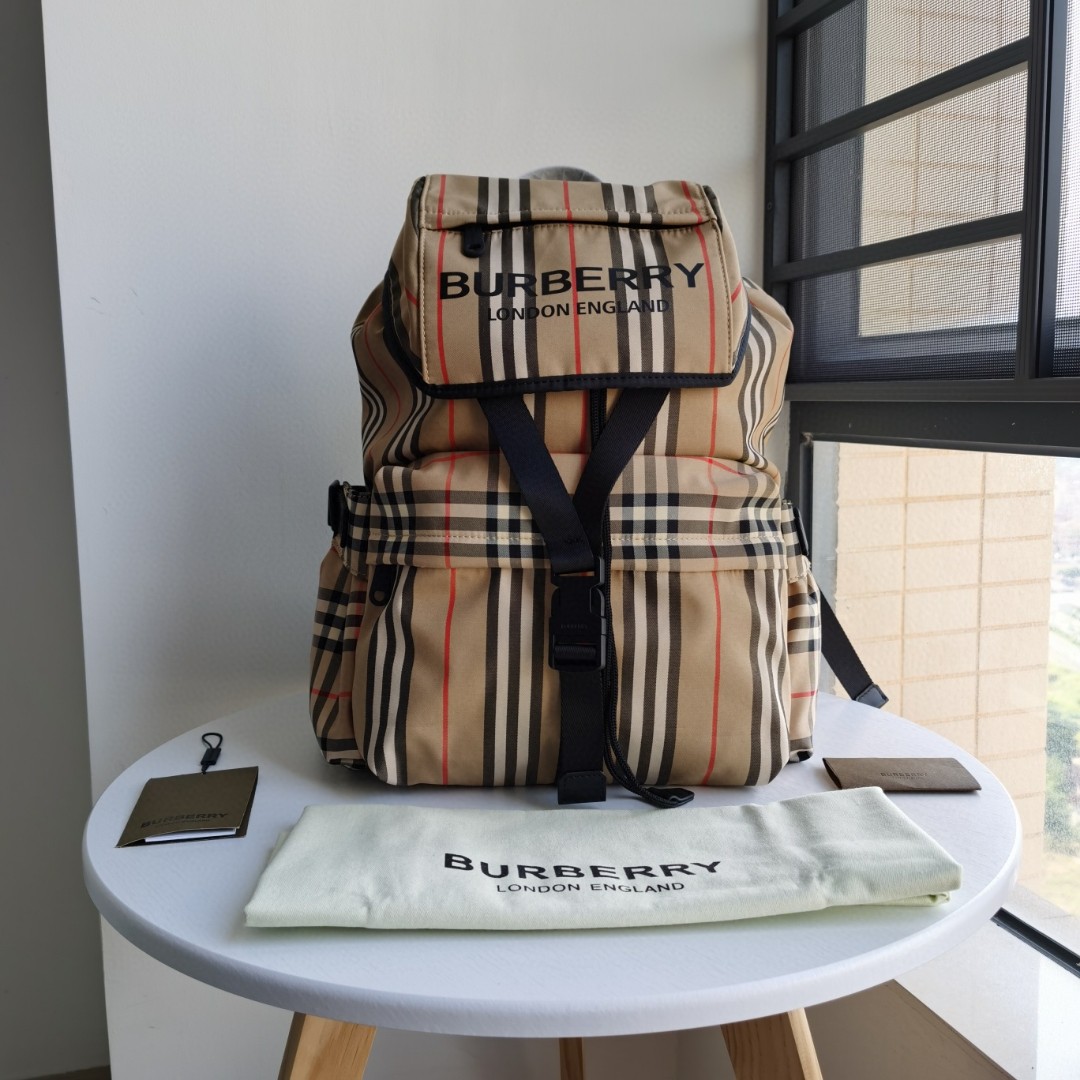 超美品 バーバリー 後背包 リュック