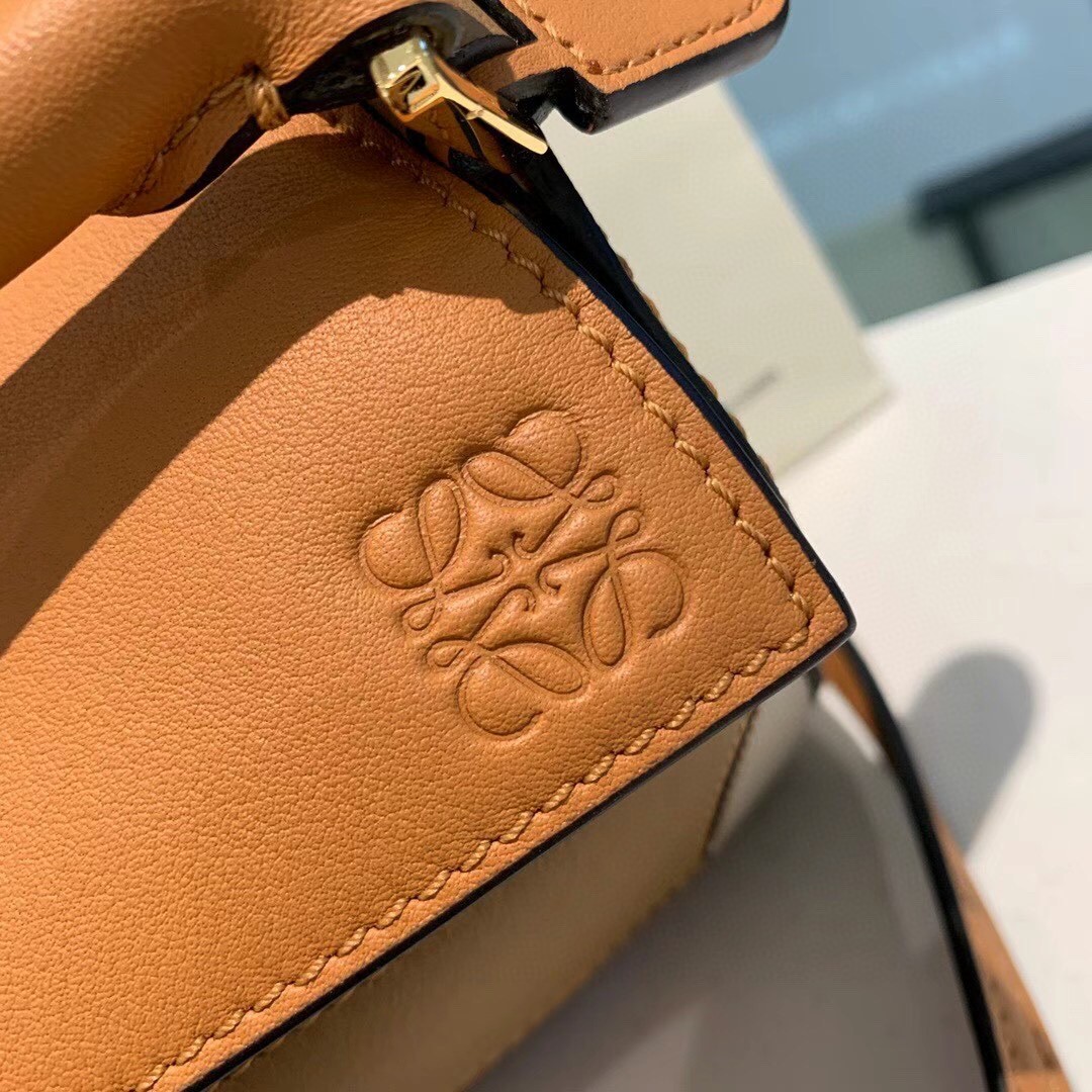 ロエベ 超美品 18 2WAY ショルダーバッグ