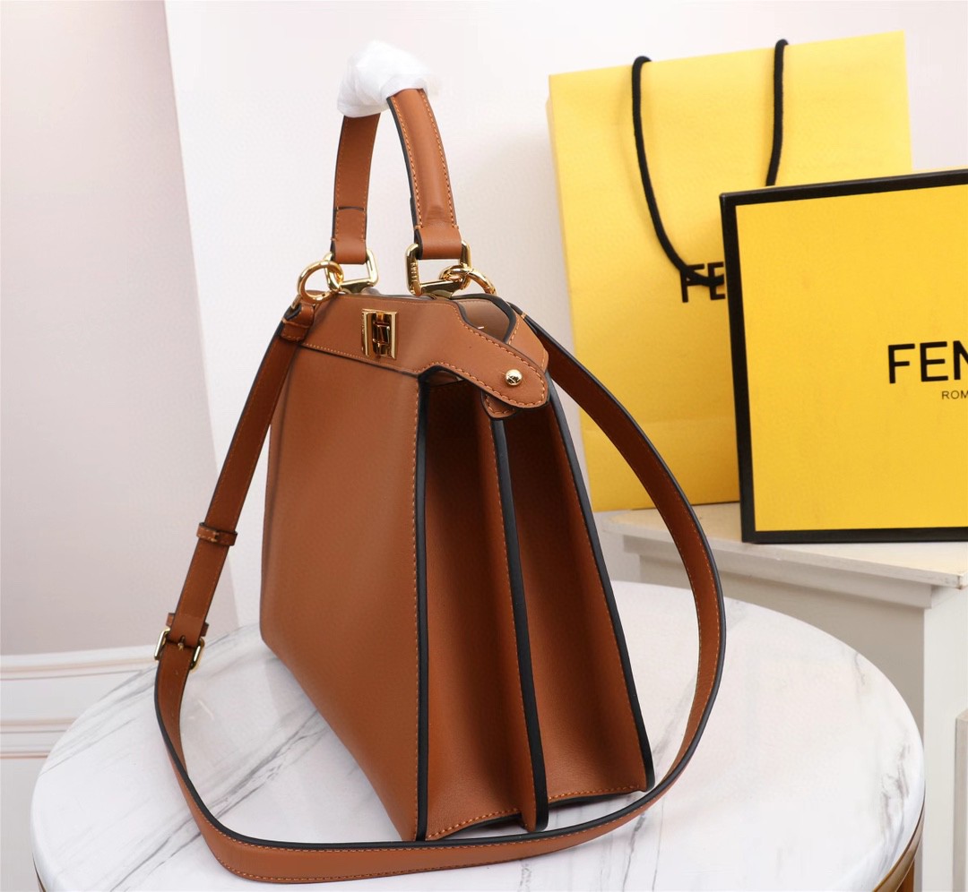 フェンディ 超美品 lconic Peekaboo ISeeU 33.5 ハンドバッグ