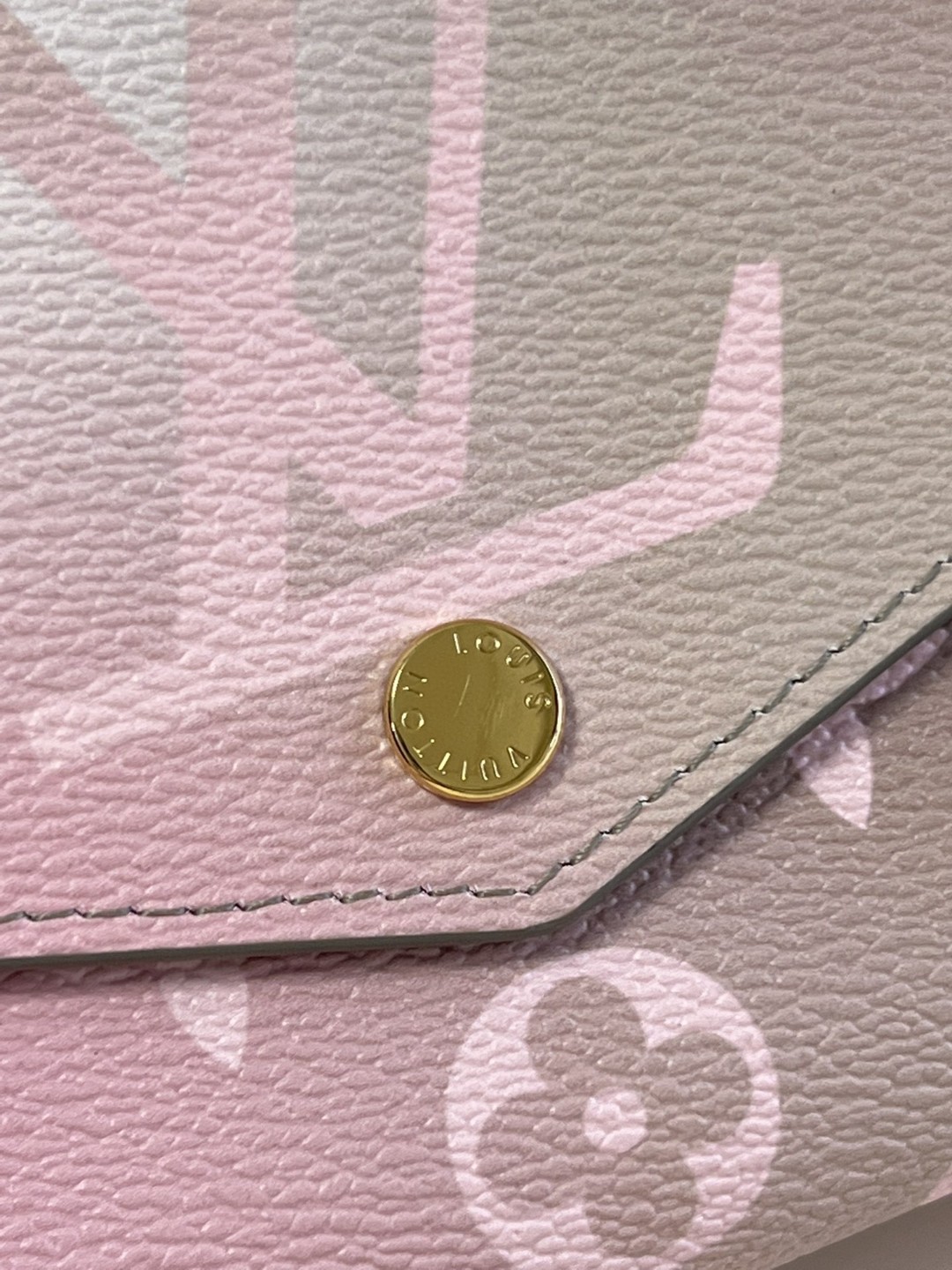 ルイヴィトン 高品質 Wホック二つ折り財布