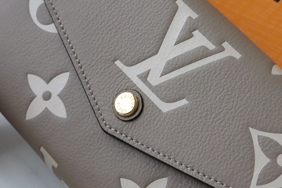 ルイヴィトン 超美品 Wホック二つ折り財布 2205
