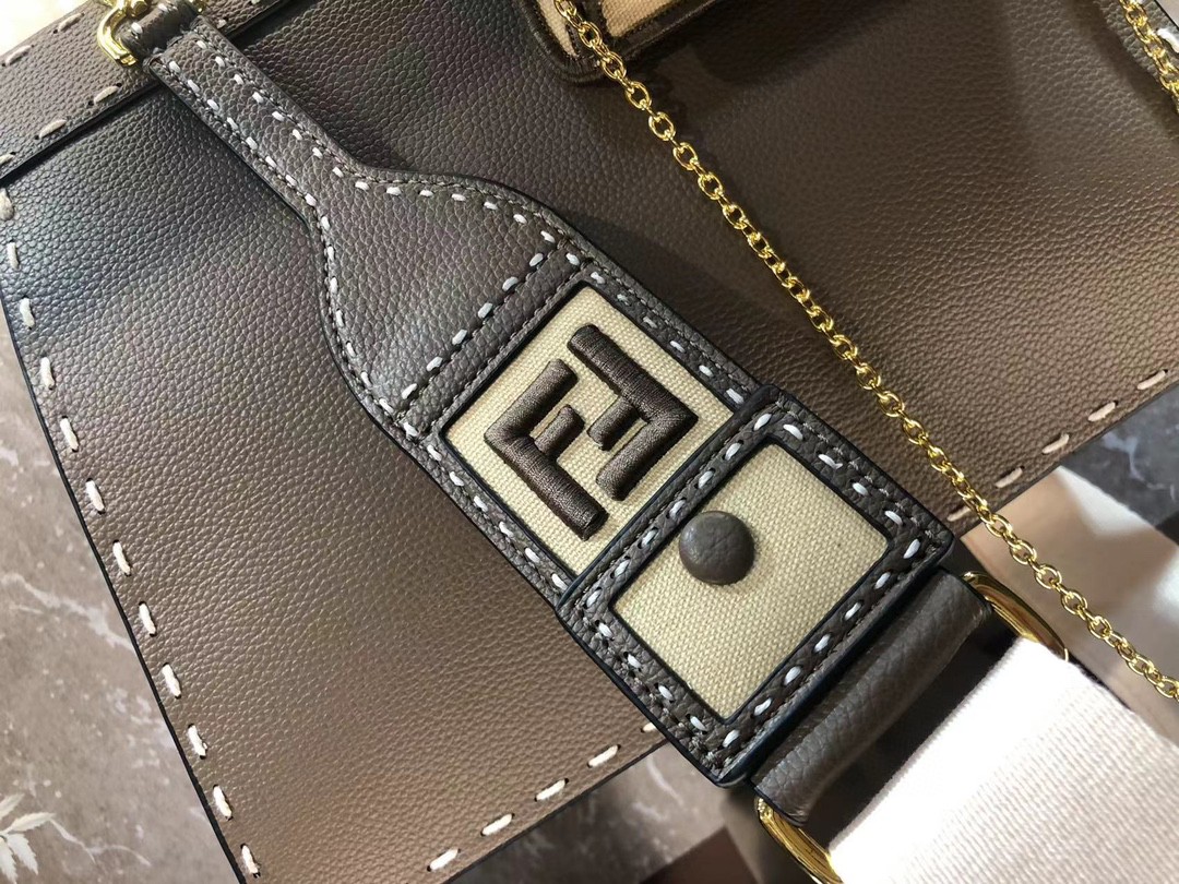 FENDI フェンディ 2022新作通販 23 2WAY クラッチバッグ 2204XYJ