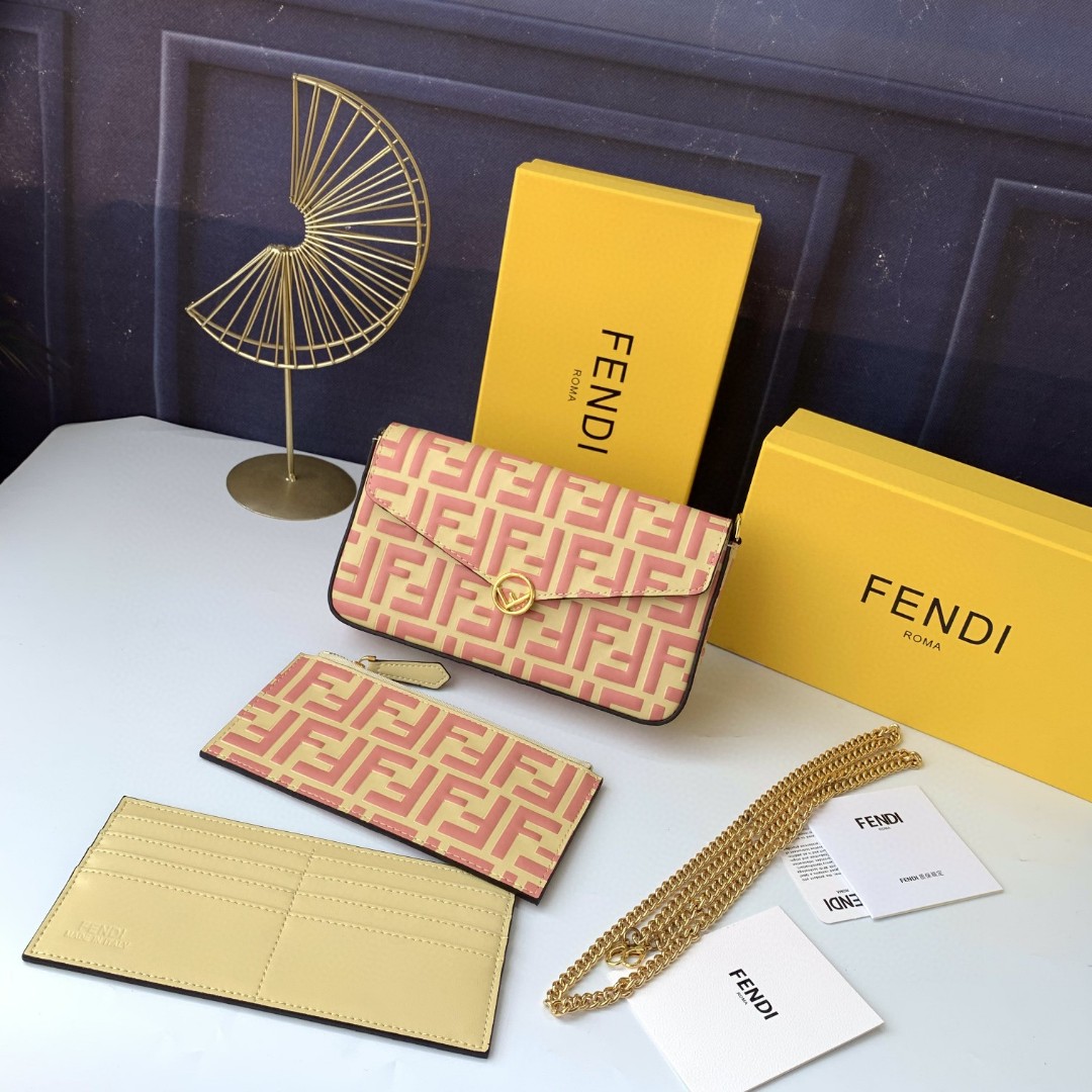 FENDI フェンディ 2022新品 ミニショルダーバッグ 2204