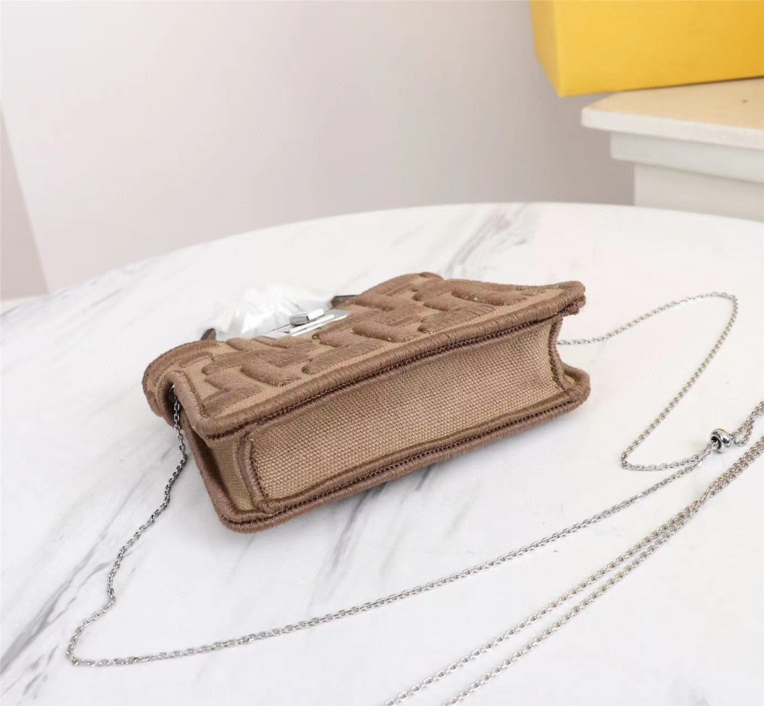 フェンディ 超美品 Peekaboo ミニショルダーバッグ