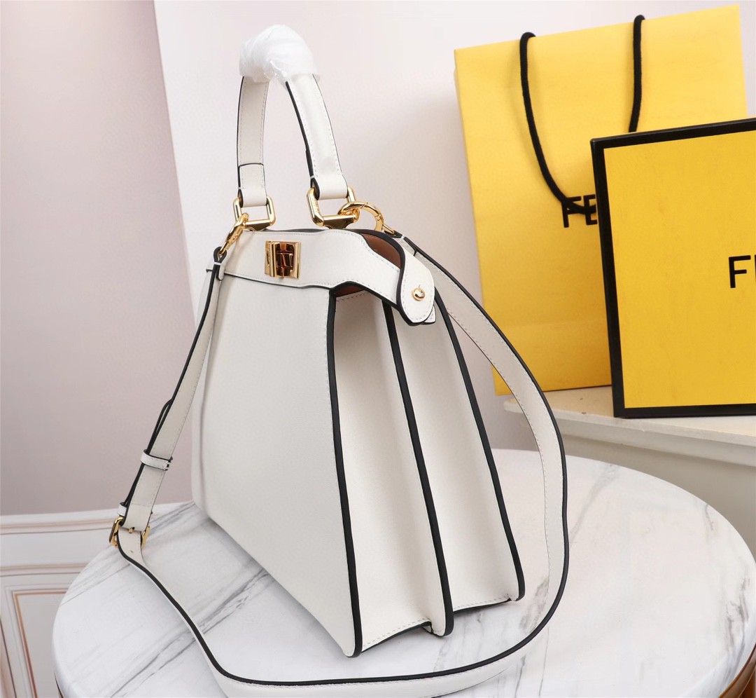 フェンディ 超美品 lconic Peekaboo ISeeU 33.5 ハンドバッグ