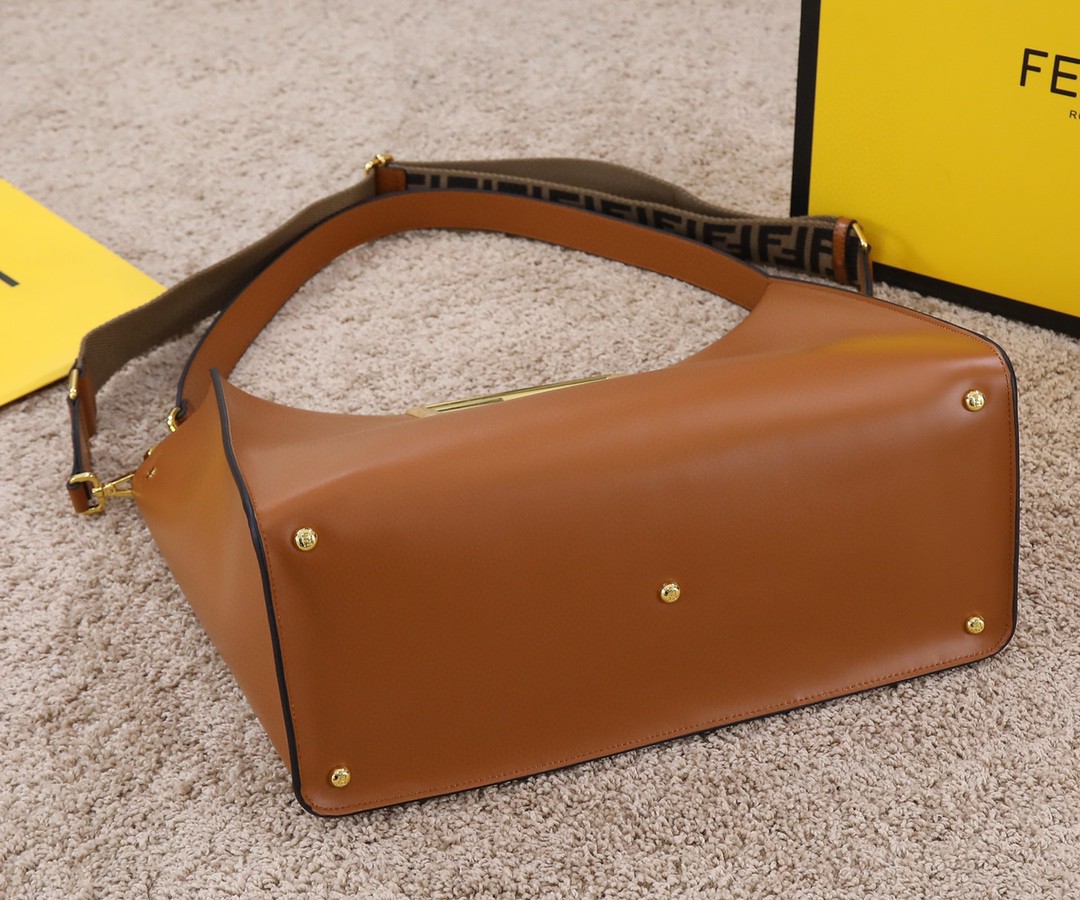 FENDI フェンディ 2022新作通販 40 2WAY ハンドバッグ 2204