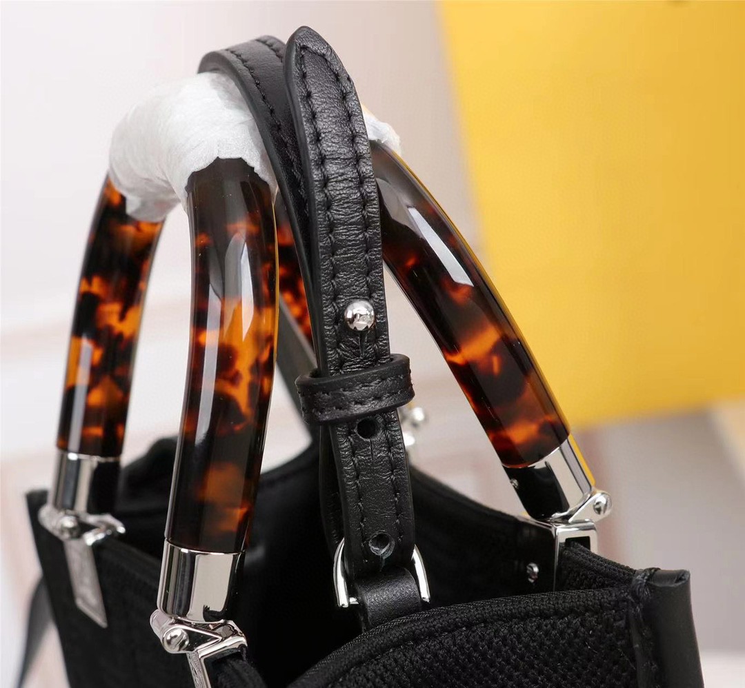 FENDI フェンディ 完美品質 ミニショルダーバッグ 2204