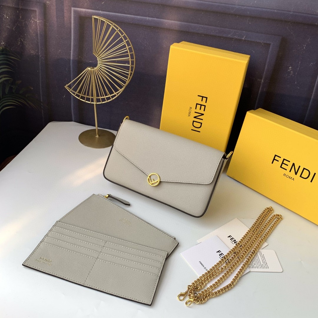FENDI フェンディ 2022新品 チェーンショルダーバッグ