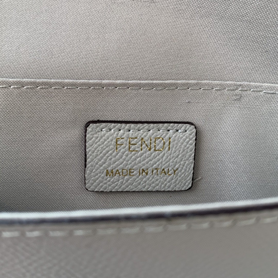 FENDI フェンディ 2022新品 チェーンショルダーバッグ