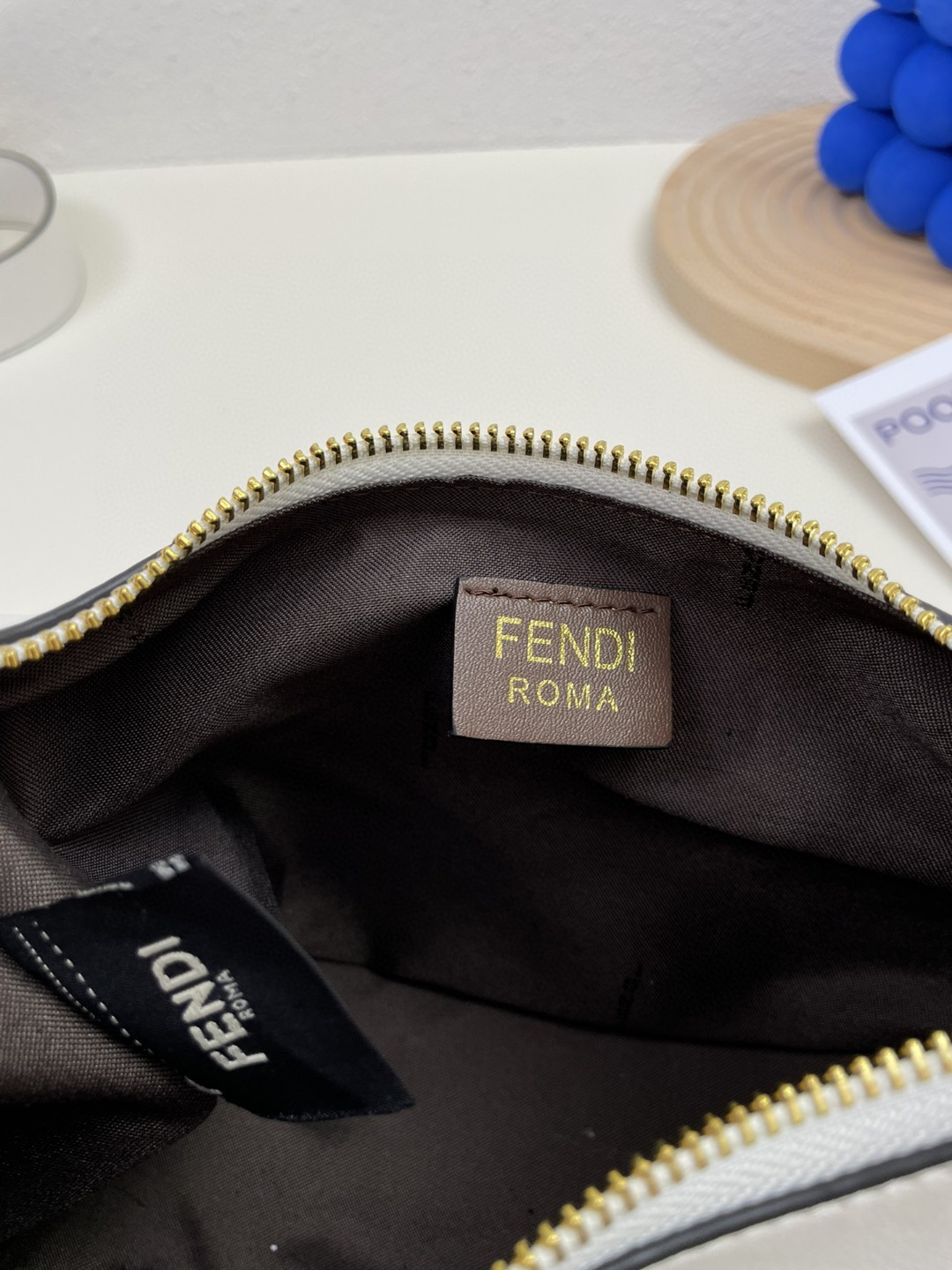 FENDI フェンディ 2022新品 29 ショルダーバッグ