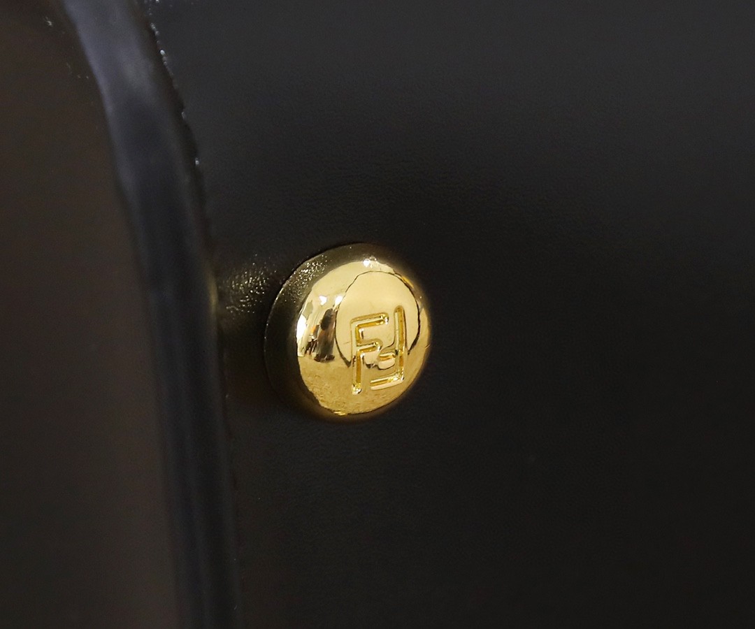 FENDI フェンディ 2022新作通販 20 2WAY ハンドバッグ 2204