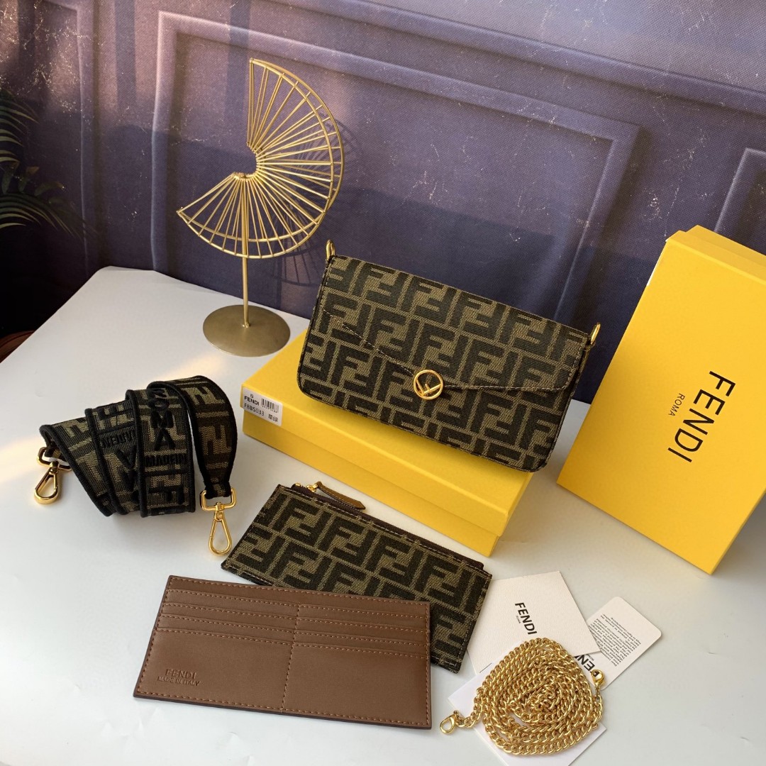 FENDI フェンディ 2022新品 21.5 ショルダーバッグ
