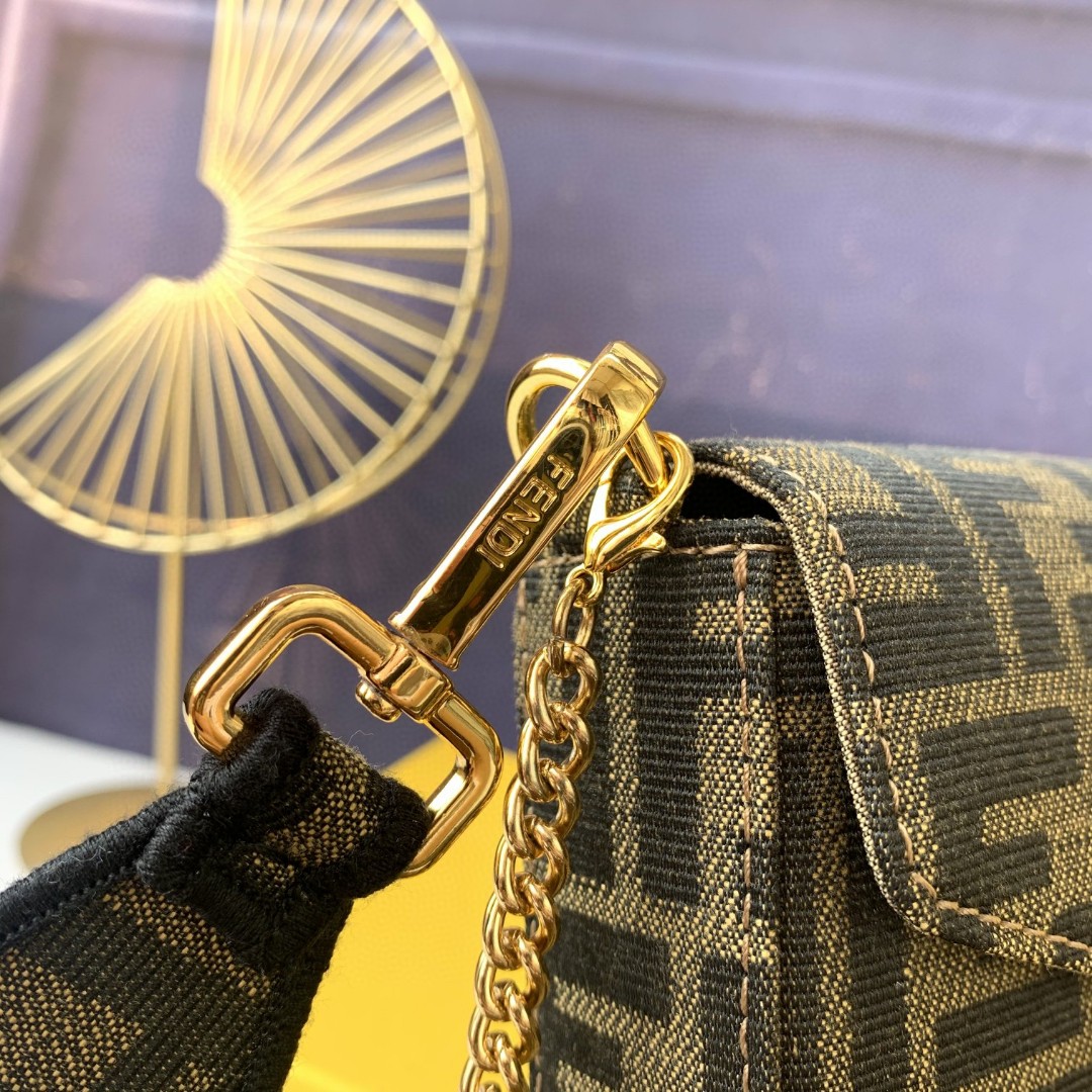 FENDI フェンディ 2022新品 21.5 ショルダーバッグ