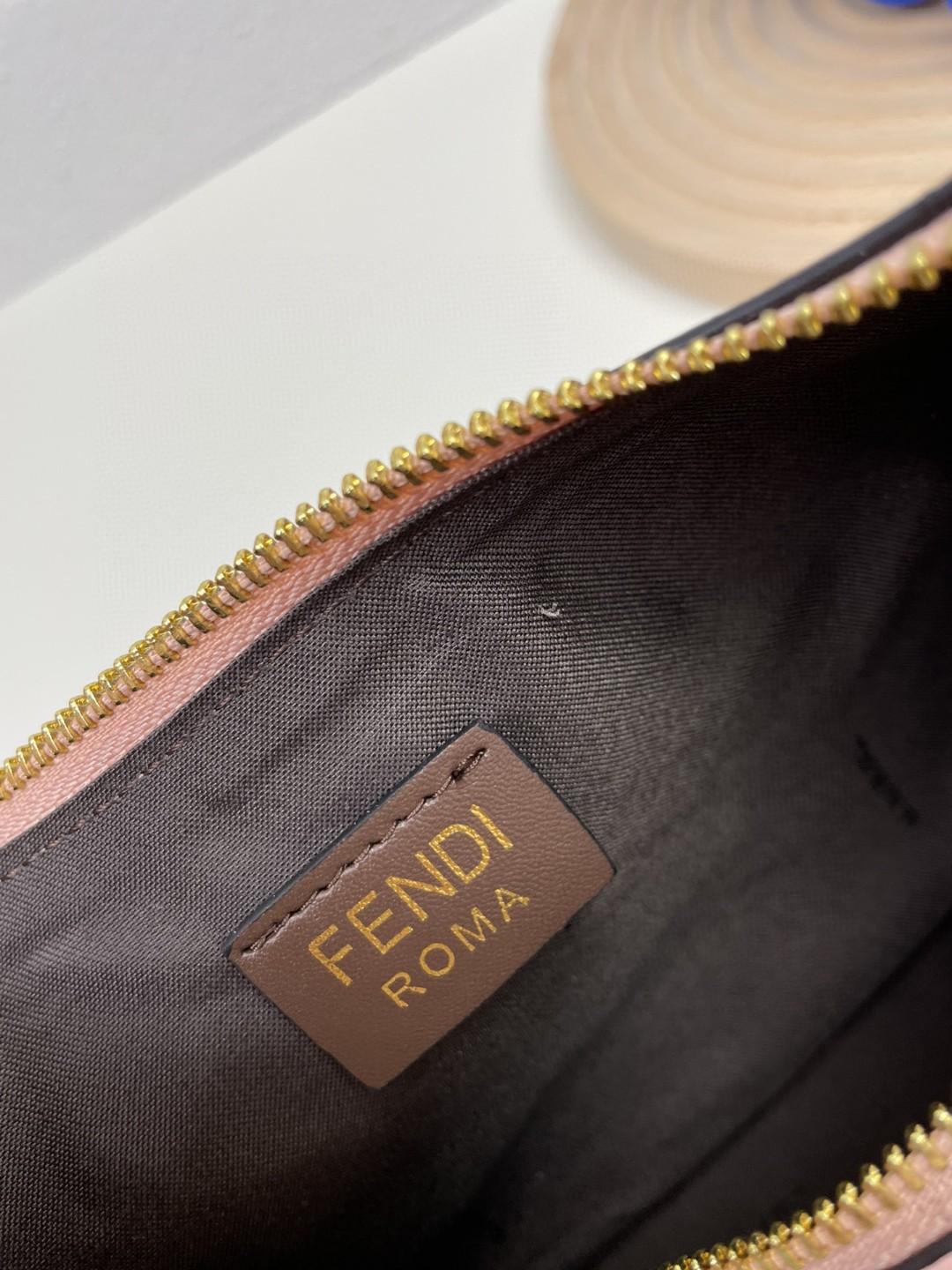 FENDI フェンディ 2022新品 29 ショルダーバッグ 2204