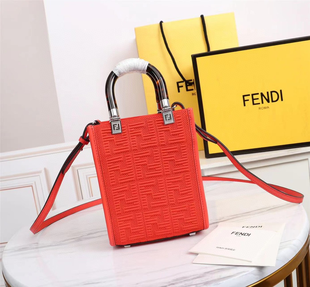 FENDI フェンディ 完美品質 ミニショルダーバッグ 2204