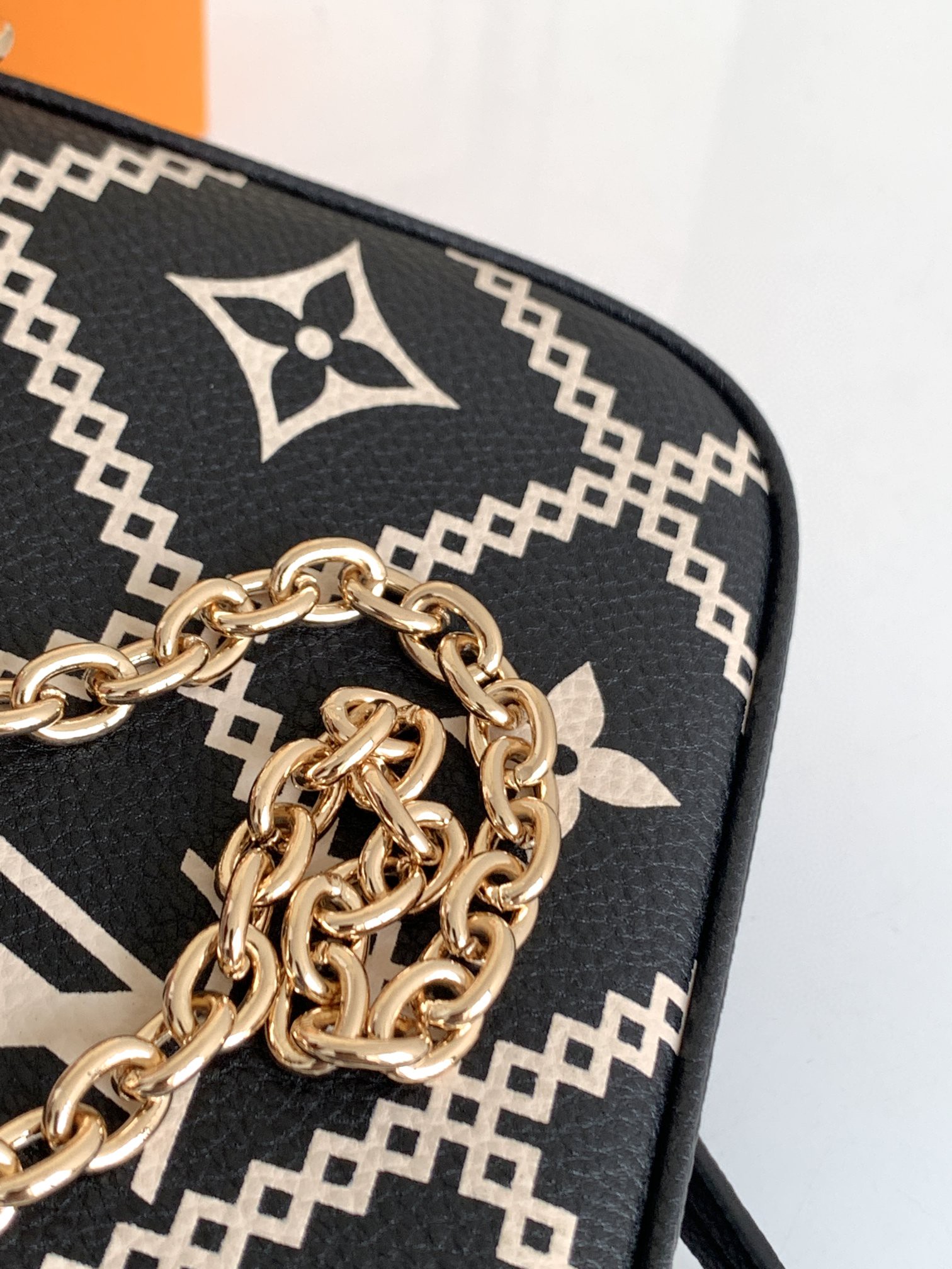 LV ルイヴィトン 超美品 19 ミニショルダーバッグ 2204