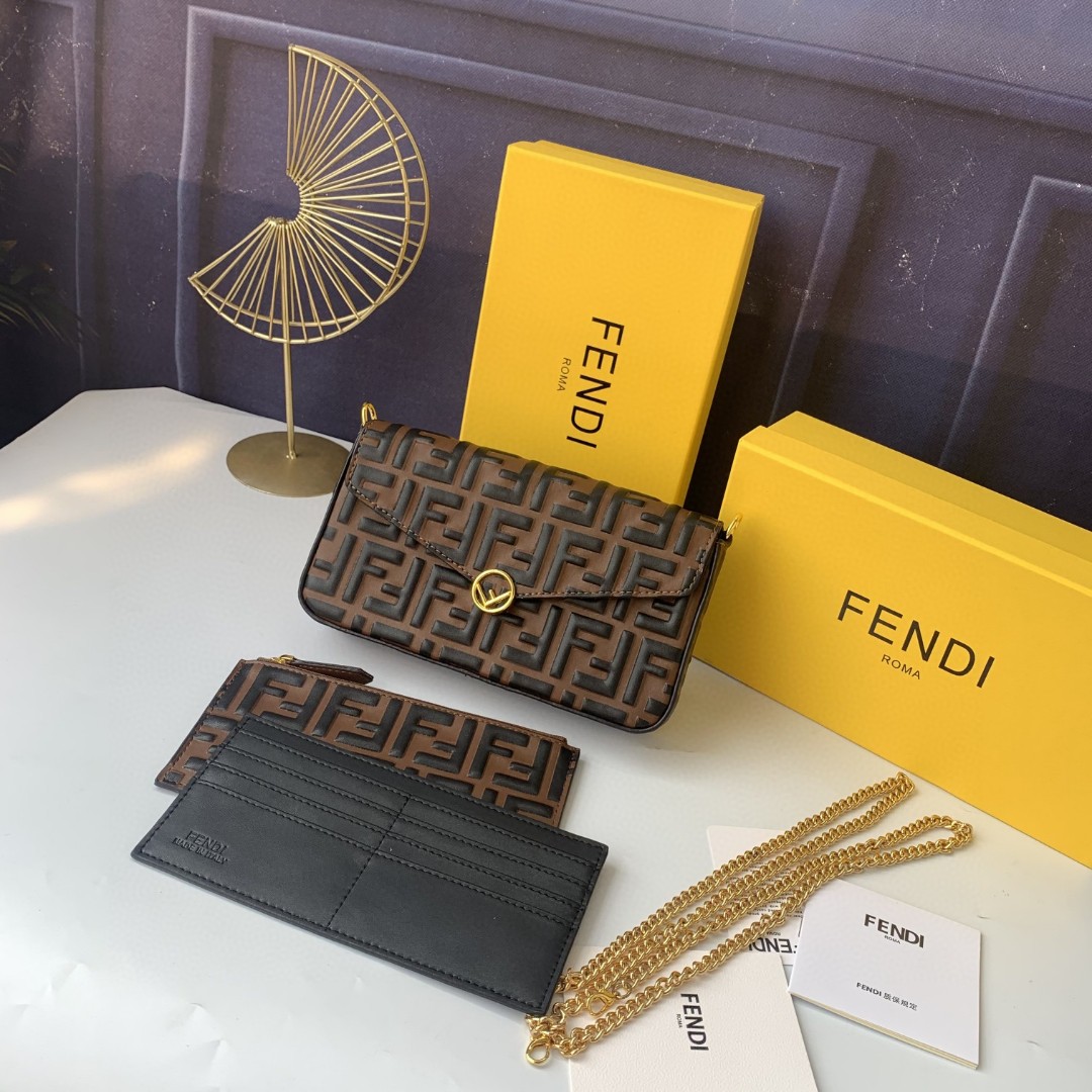 FENDI フェンディ 2022新品 ミニショルダーバッグ 2204