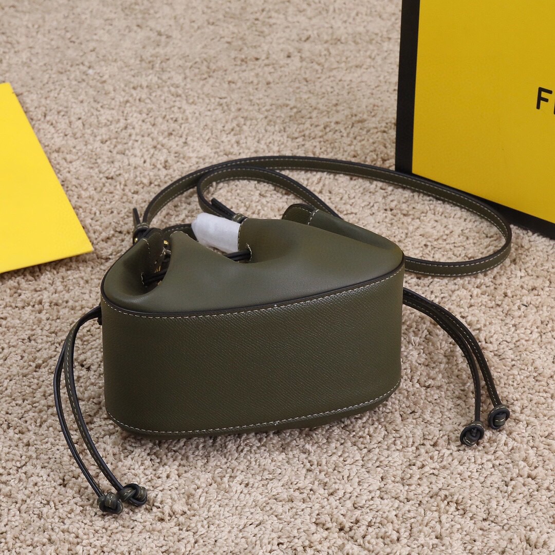 FENDI フェンディ 2022新作通販 24 2WAY ハンドバッグ 2204