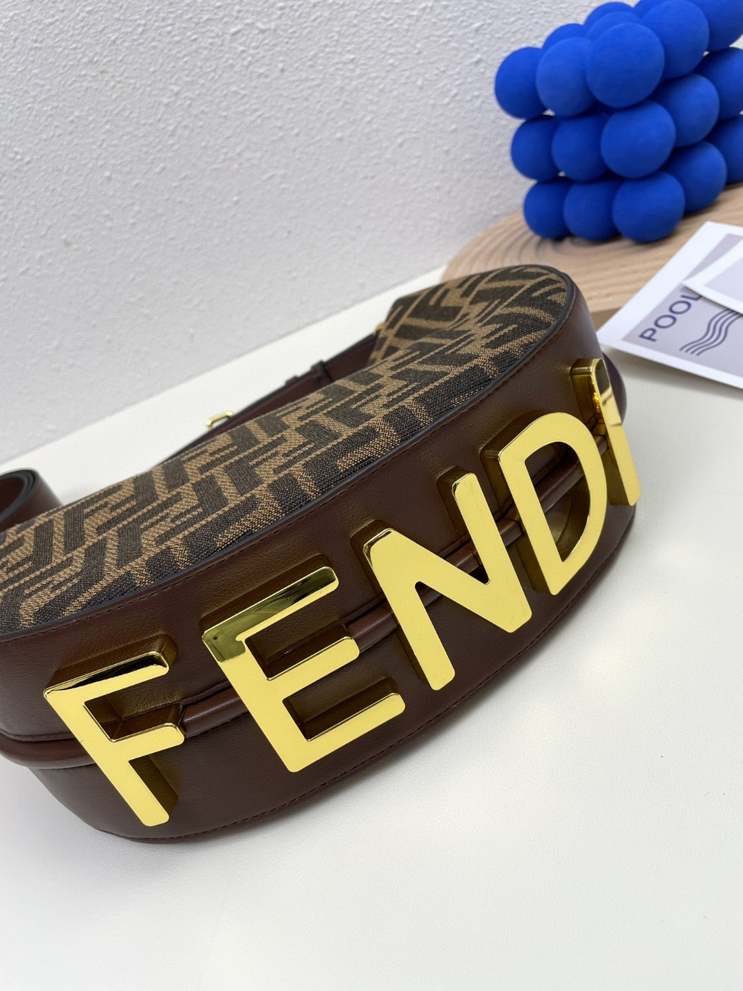 FENDI フェンディ 2022新品 29 ショルダーバッグ 2204