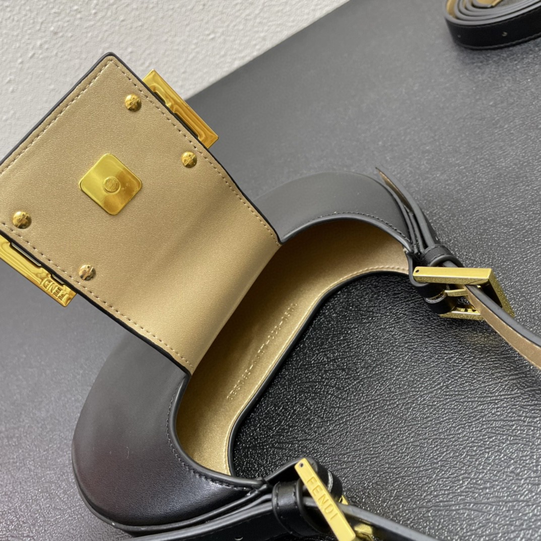 FENDI フェンディ 2022新品 22 ショルダーバッグ