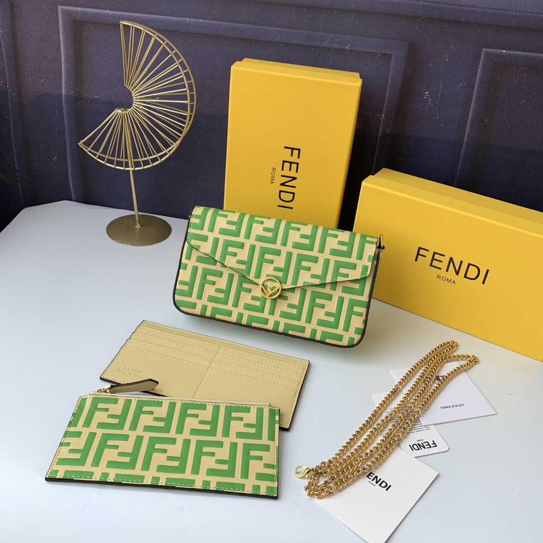 FENDI フェンディ 2022新品 ミニショルダーバッグ 2204