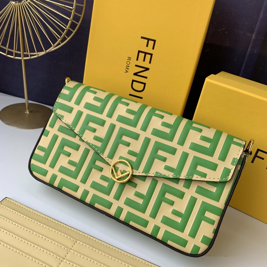 FENDI フェンディ 2022新品 ミニショルダーバッグ 2204